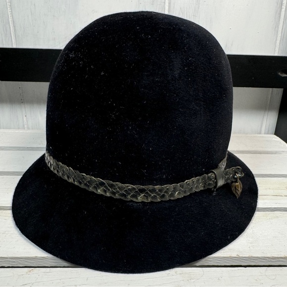 NEW Helen Kaminski RABBIT FUR FELT Cloche Hat, Adjustable Fits XS-M, $395 - Picture 1 of 9